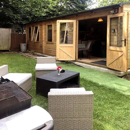 Cosy Garden Log Cabin Солсбери Экстерьер фото
