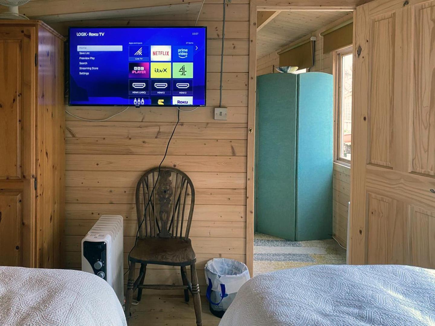 Cosy Garden Log Cabin Солсбери Экстерьер фото